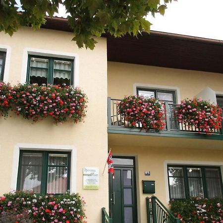 Gastehaus Moser Bed and Breakfast Podersdorf am See Exteriör bild