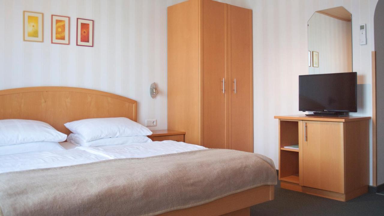 Gastehaus Moser Bed and Breakfast Podersdorf am See Exteriör bild