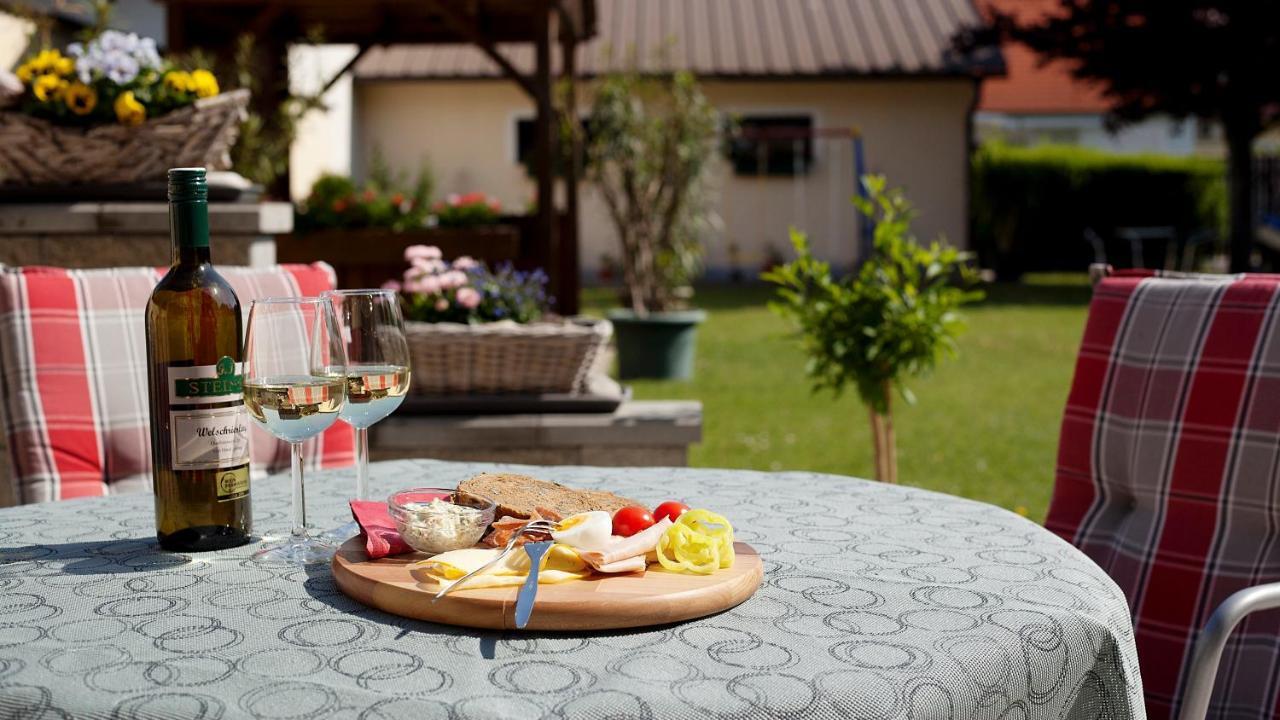 Gastehaus Moser Bed and Breakfast Podersdorf am See Exteriör bild