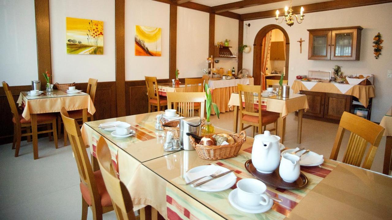 Gastehaus Moser Bed and Breakfast Podersdorf am See Exteriör bild